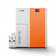 GEMA Shop HKS Lazar SmartFire SF41 Pelletkessel mit 41 kW Leistung in Weiß und Orange vor weißem Hintergrund