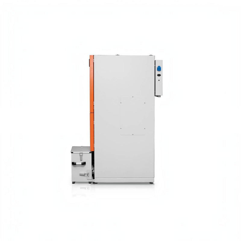 GEMA Shop Pelletkessel HKS Lazar SmartFire 11/130 Standard in Seitenansicht mit orangefarbenen Akzenten