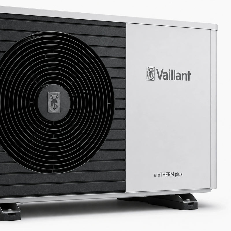 GEMA Shop Vaillant aroTHERM plus Luft-Wasser-Wärmepumpe in Weiß und Schwarz mit großem Lüftergitter